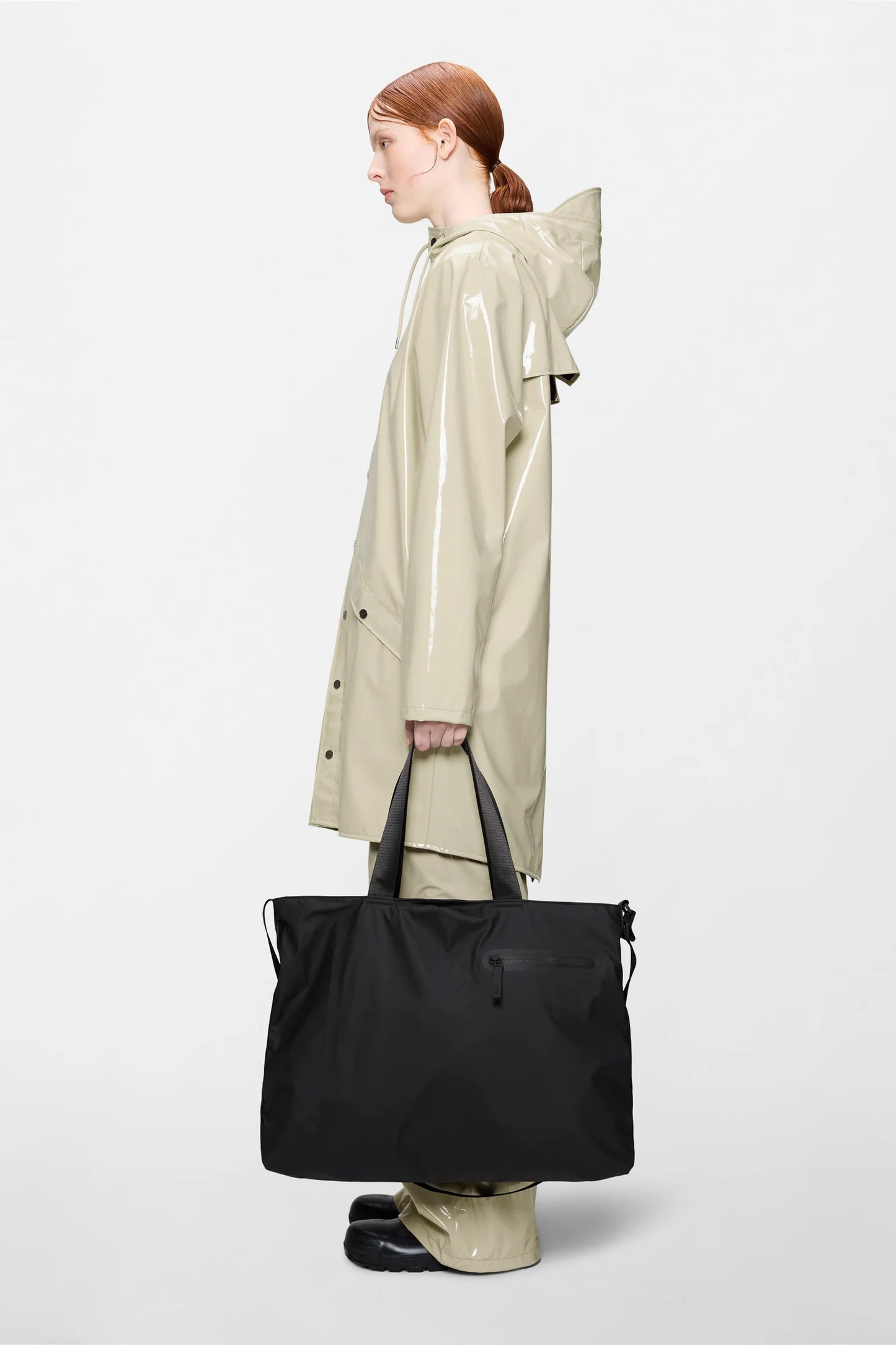 Dash Messenger Tote Bag Rains