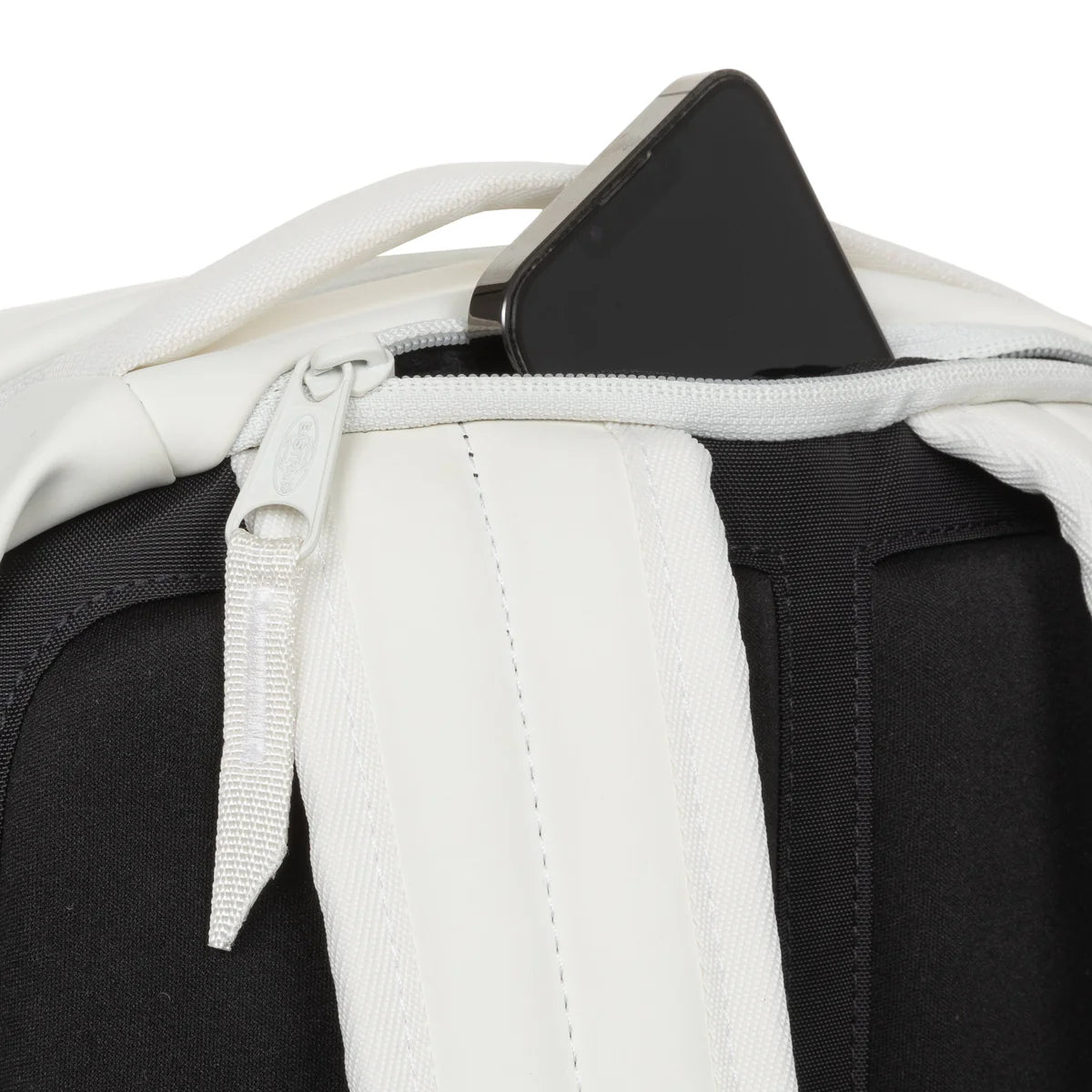 EASTPAK TECUM F CNNCT Matte Chalk - Premium Slim Σακίδιο Πλάτης 20L με Θήκη Laptop 16"