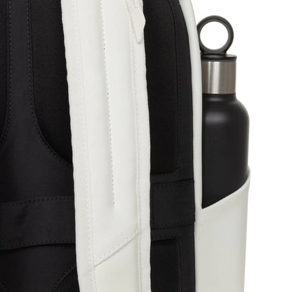 EASTPAK TECUM F CNNCT Matte Chalk - Premium Slim Σακίδιο Πλάτης 20L με Θήκη Laptop 16"