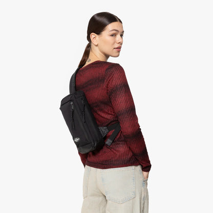 EASTPAK Icon Sling – Τσάντα Ώμου On Black (5L)