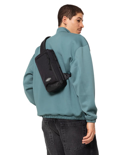 EASTPAK Icon Sling – Τσάντα Ώμου On Black (5L)
